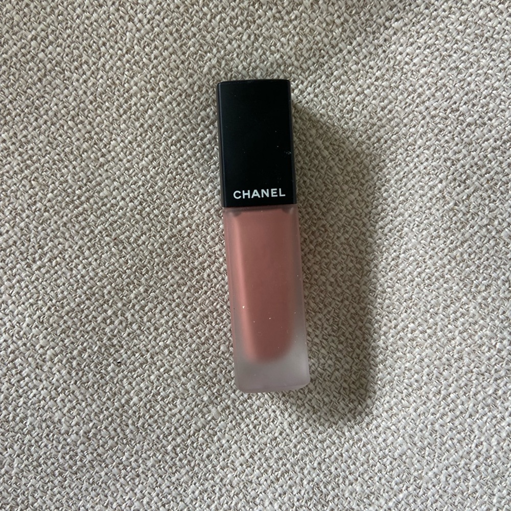 CHANEL - Matte Liquid Lip Colour. Color #168 SERENITY